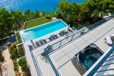 Luxury Villa Photo #3