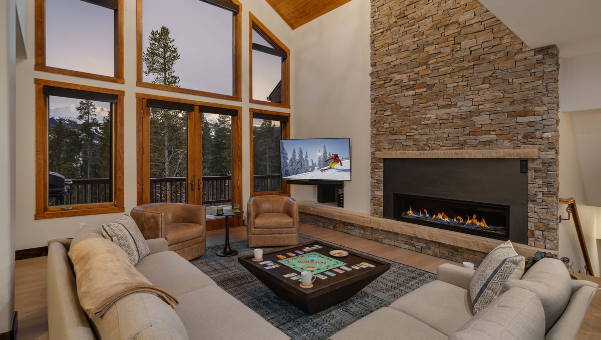 Great room with vaulted ceilings, fireplace, and mountain views - Image 4