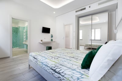 Luxury Villa Photo #23