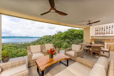 Luxury Villa Photo #16