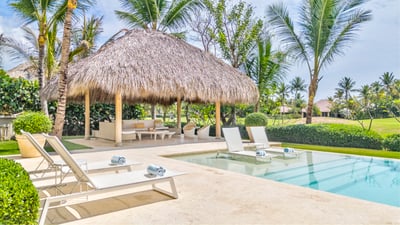 Luxury Villa Photo #3
