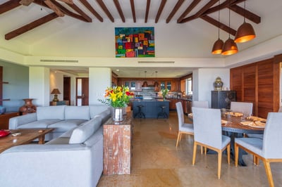 Luxury Villa Photo #15