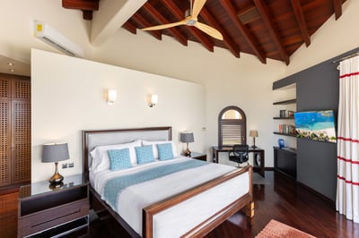 Luxury Villa Photo #30