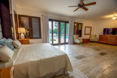 Luxury Villa Photo #16