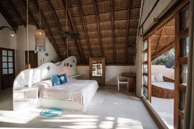 Luxury Villa Photo #11
