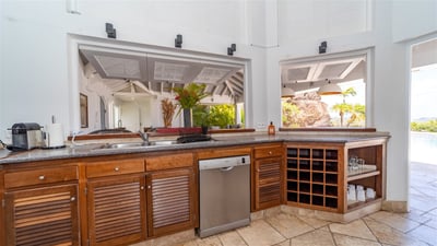 Kitchen & Dining Areas