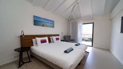 Bedroom 2: Located on the main level. A king size bed (Or Twin beds), air conditioning, ce