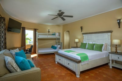 Luxury Villa Photo #32