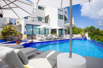 Luxury Villa Photo #3