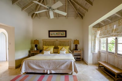 Luxury Villa Photo #30