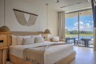 Solara – Lakefront Luxury with Gym, Sauna & Sunset