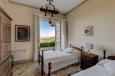 Luxury Villa Photo #25