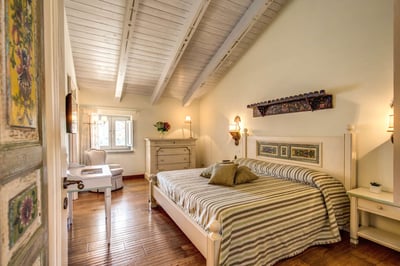 Luxury Villa Photo #12