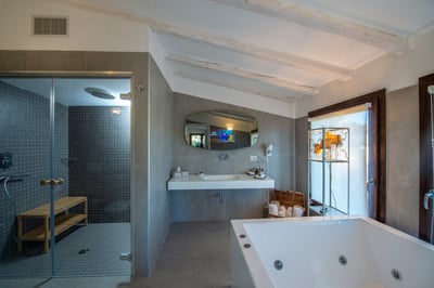 Luxury Villa Photo #18