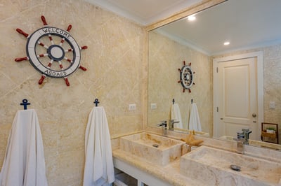 Luxury Villa Photo #36