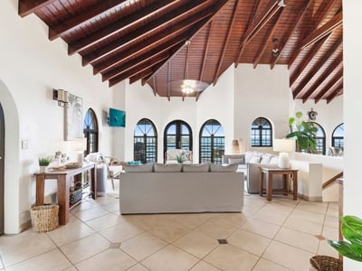 Luxury Villa Photo #9