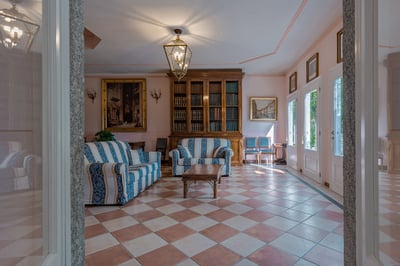 Luxury Villa Photo #16