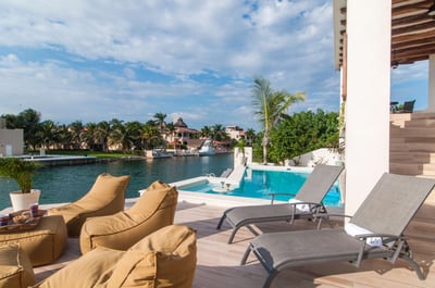 Luxury Villa Photo #3