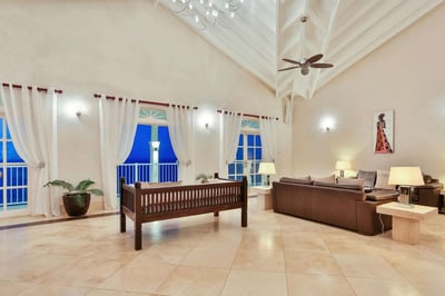 Luxury Villa Photo #20