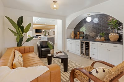 Casual sitting area right off the kitchen to enjoy a cocktail or glass of wine