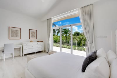 Luxury Villa Photo #37