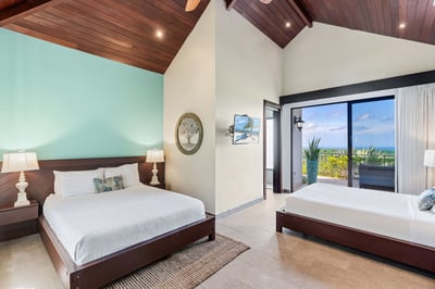 Luxury Villa Photo #27
