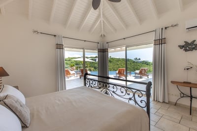 Luxury Villa Photo #30