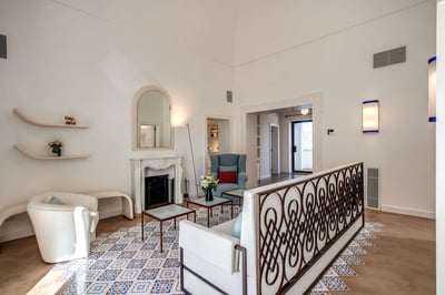 Luxury Villa Photo #16