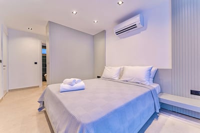 Luxury Villa Photo #37