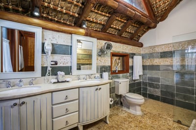 Luxury Villa Photo #49