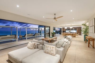 Luxury Villa Photo #23