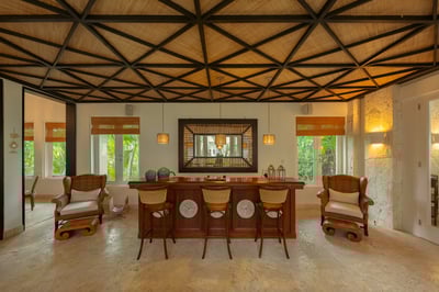 Luxury Villa Photo #14