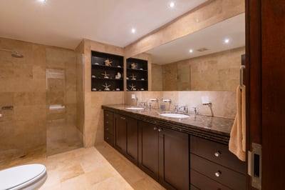 Luxury Villa Photo #13
