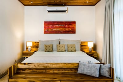 #3 Oceanview Master suite – King Bed, AC & a Smart TV.