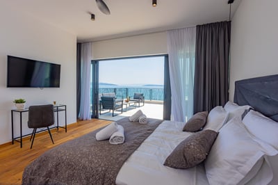 Luxury Villa Photo #32