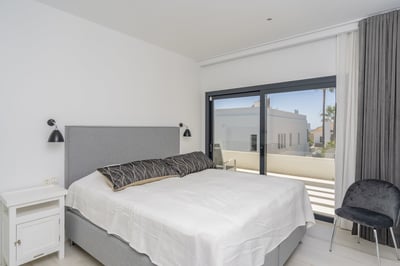 Luxury Villa Photo #15
