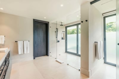 Luxury Villa Photo #46