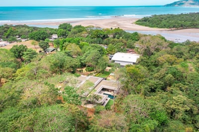 3 minutes walk from the beach.