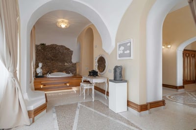 Luxury Villa Photo #39