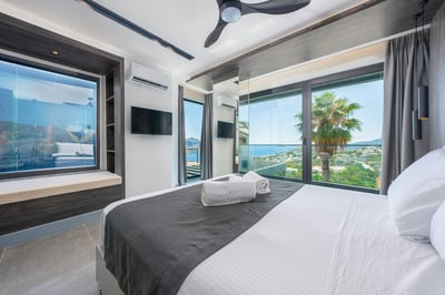 Luxury Villa Photo #27