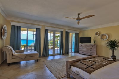 Luxury Villa Photo #47