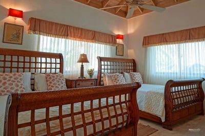 Luxury Villa Photo #33