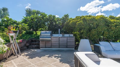 Outdoor Kitchen and Grill