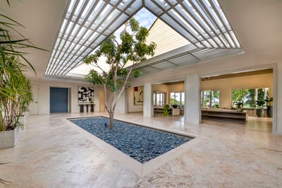 Luxury Villa Photo #22