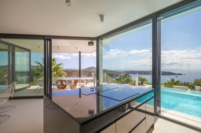 Luxury Villa Photo #15