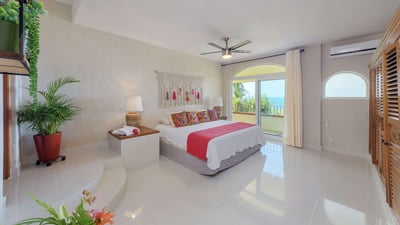Luxury Villa Photo #34