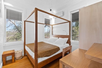 #8. Queen Bed, AC, Closet, Ensuite!