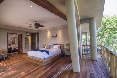Luxury Villa Photo #7
