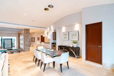 Luxury Villa Photo #16
