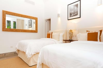 Luxury Villa Photo #16
